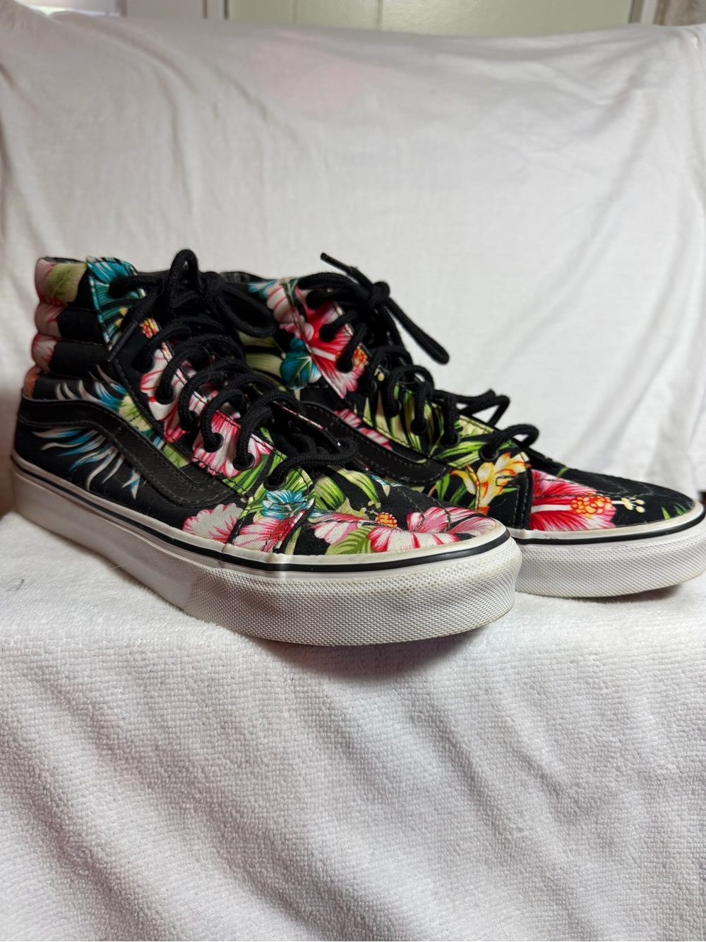 NWOB Vans High-Top Sneakers - hi Hawaii sz 8.5